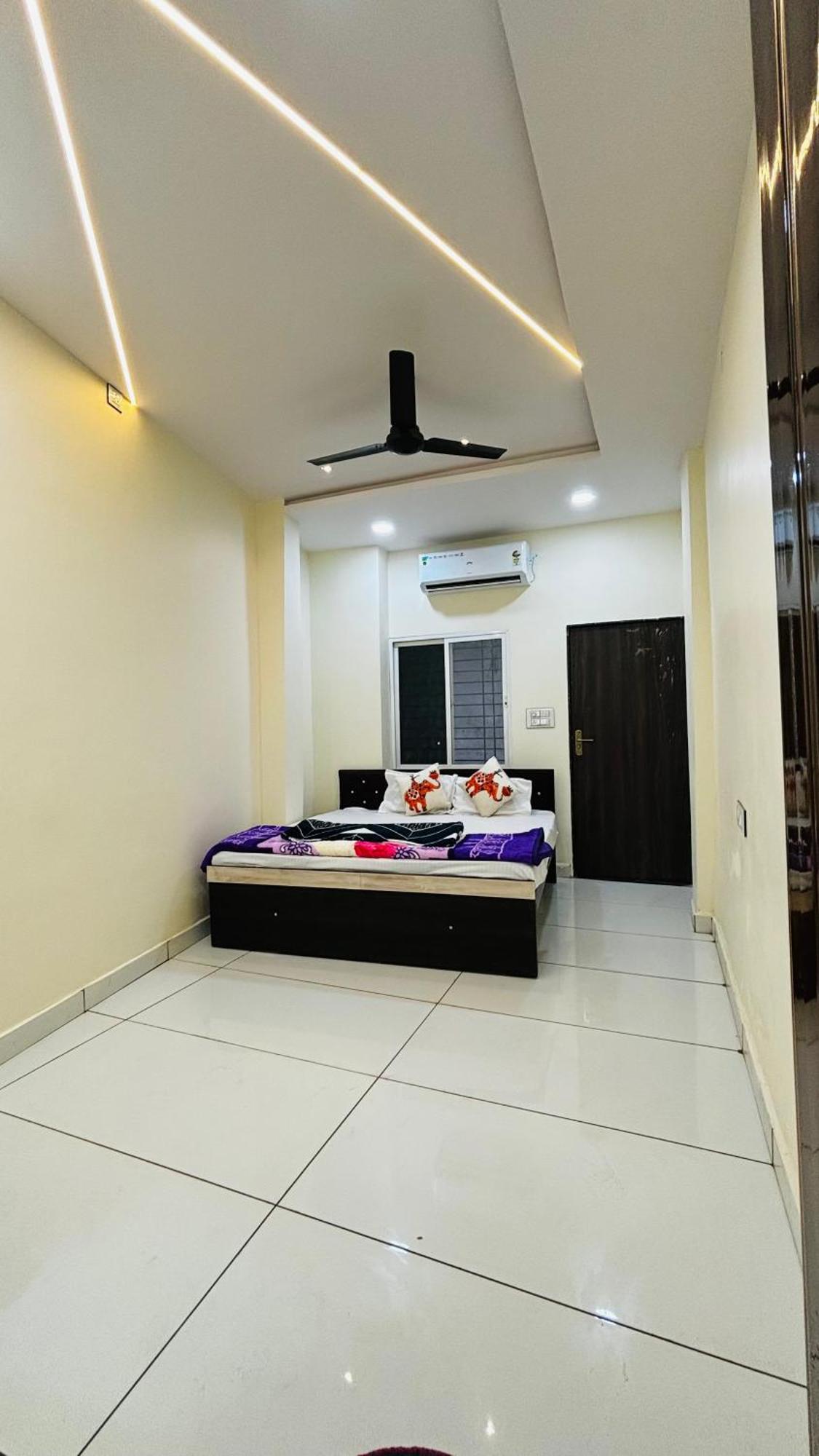 Hotel Shreenidhi Comfort Stay Ujjain Extérieur photo